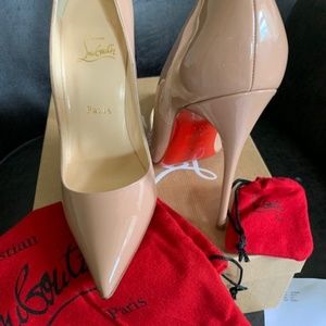 Christian Louboutin, So Kate Nude, 38.5 euro.